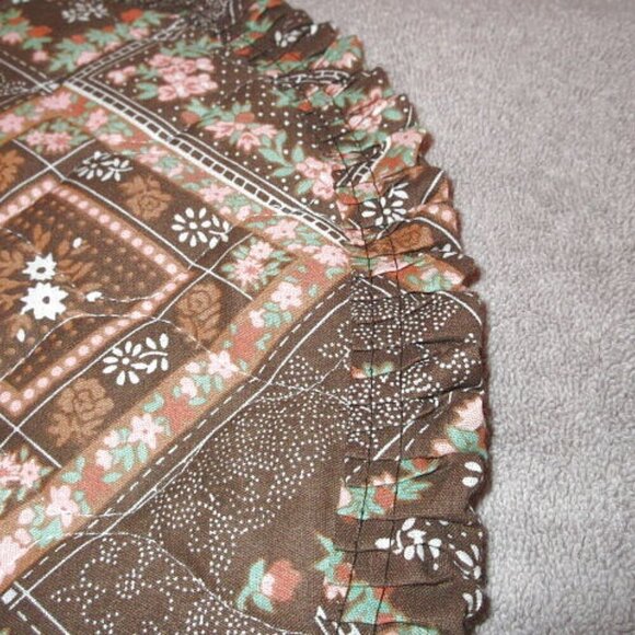 Vtg Town & Country Quilted Placemats Set Of 5 Patchwork Ruffle Farmhouse MCM New - Picture 2 of 5